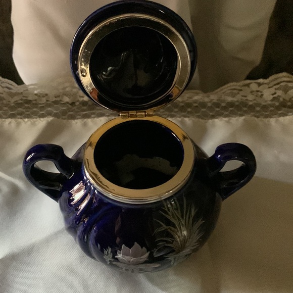 Small Decorative Pot with Lid - Picture 4 of 5